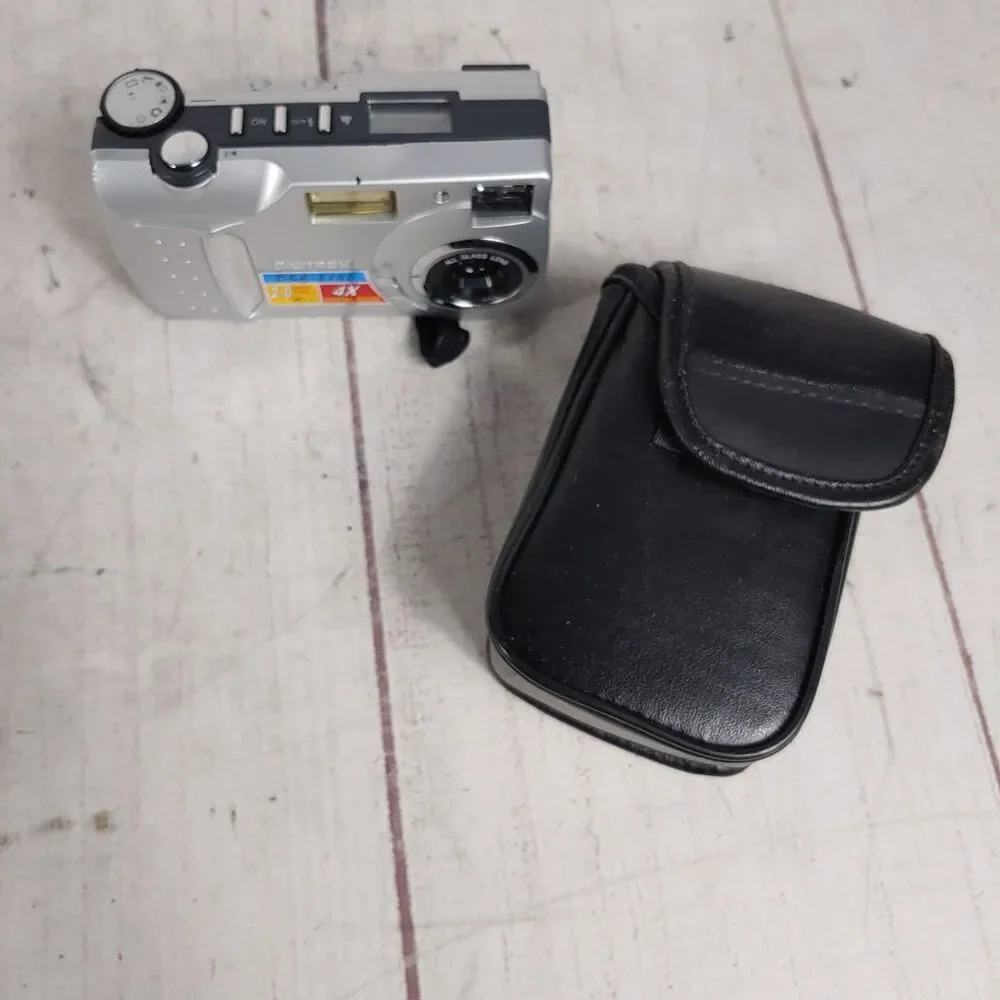 DIGITREX Model DSC-2100 - 2.1 MP Digital Camera w/ Box + Case - TESTED WORKING